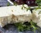 Греческий сыр Фета: как выбрать, где хранить, чем полезен?