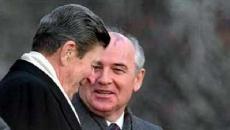Kebijakan luar negeri adalah Gorbachev